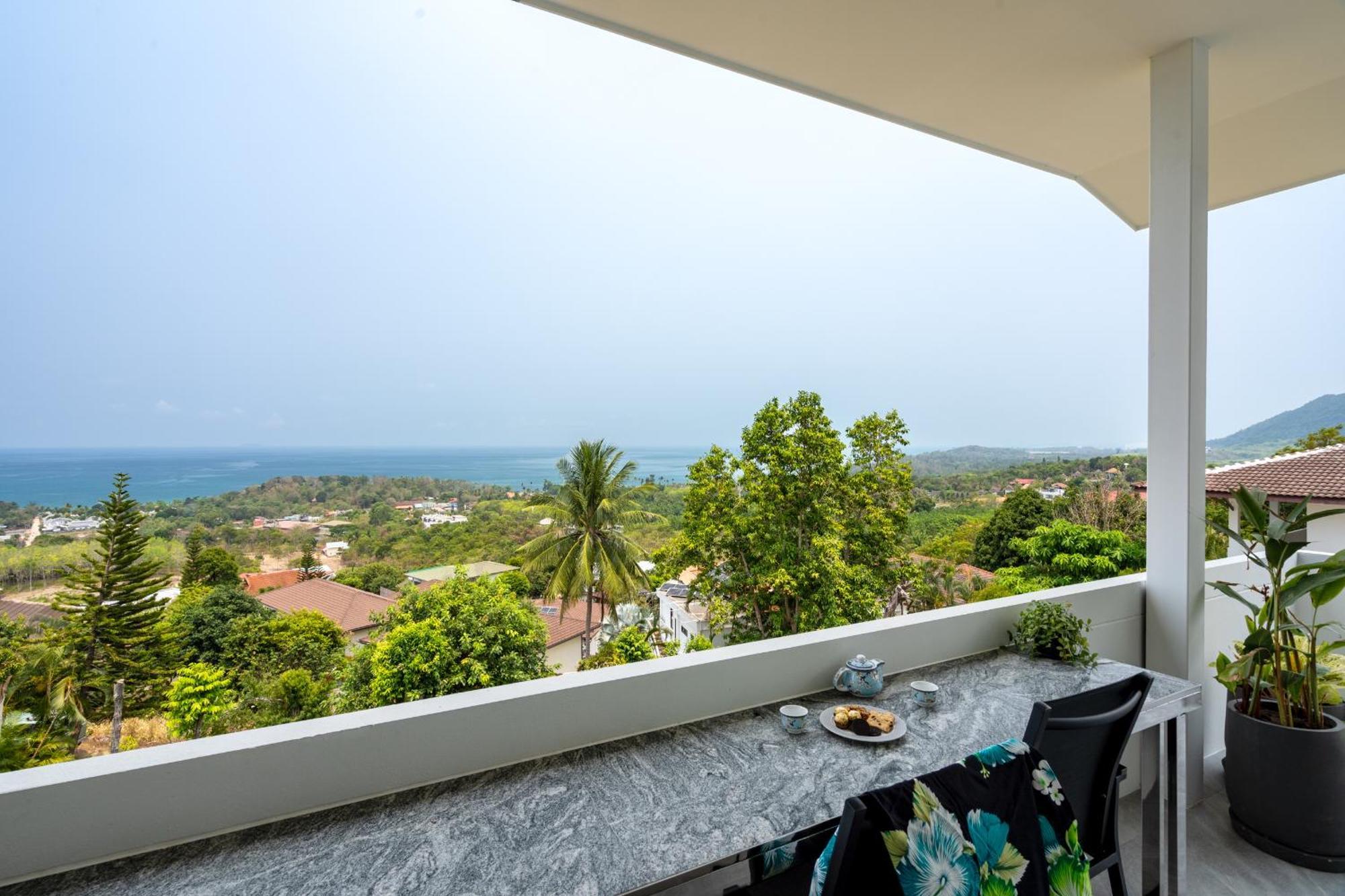 Luxury With A Pool - Stunning Sea Views *