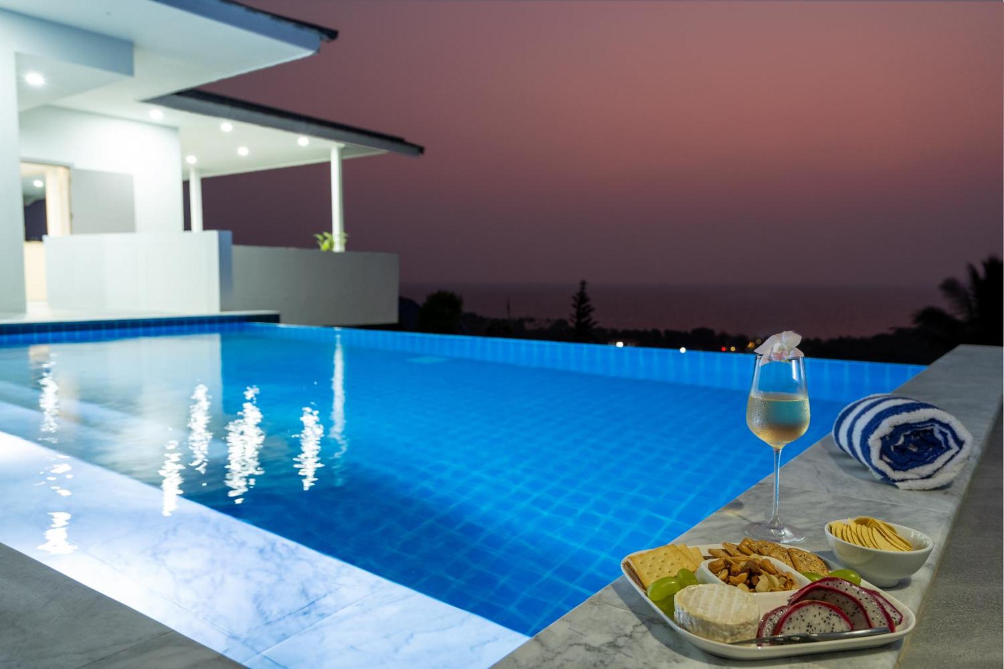 Luxury With A Pool - Stunning Sea Views Ко-Ланта